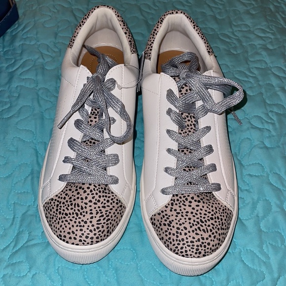 universal thread tennis shoes